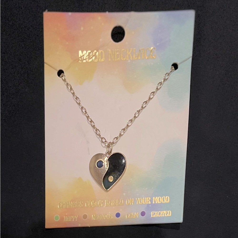 ⚜️Ying Yang Heart Mood Color Changing Necklace!